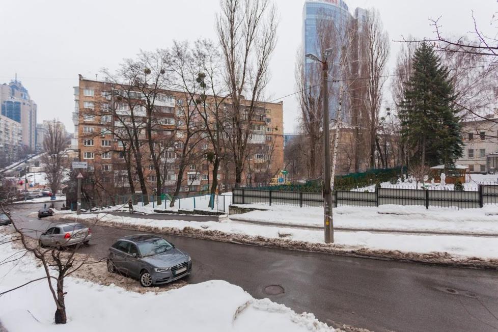 Апартаменты Дворец Спорта Kyiv Exterior foto